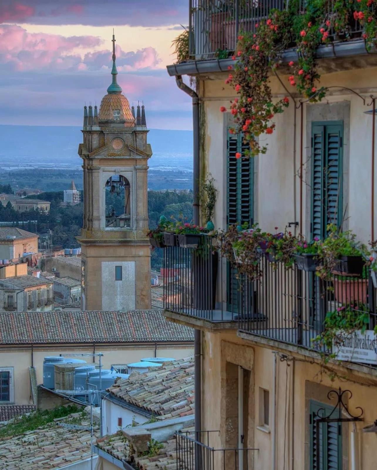 Casa Tipica Siciliana Patronale Home Bedandbreakfast Tremetrisoprailcielo Camere Con Vista, Colazione Interna In Terrazzo Panoramico Caltagirone Eksteriør billede
