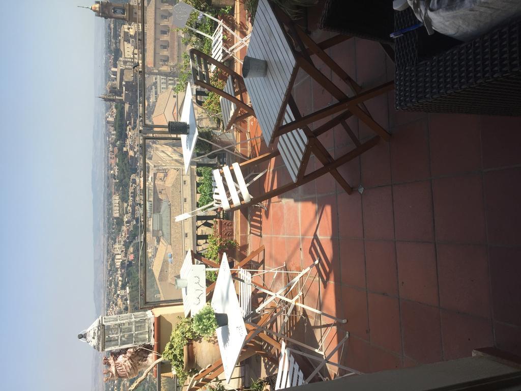 Casa Tipica Siciliana Patronale Home Bedandbreakfast Tremetrisoprailcielo Camere Con Vista, Colazione Interna In Terrazzo Panoramico Caltagirone Eksteriør billede