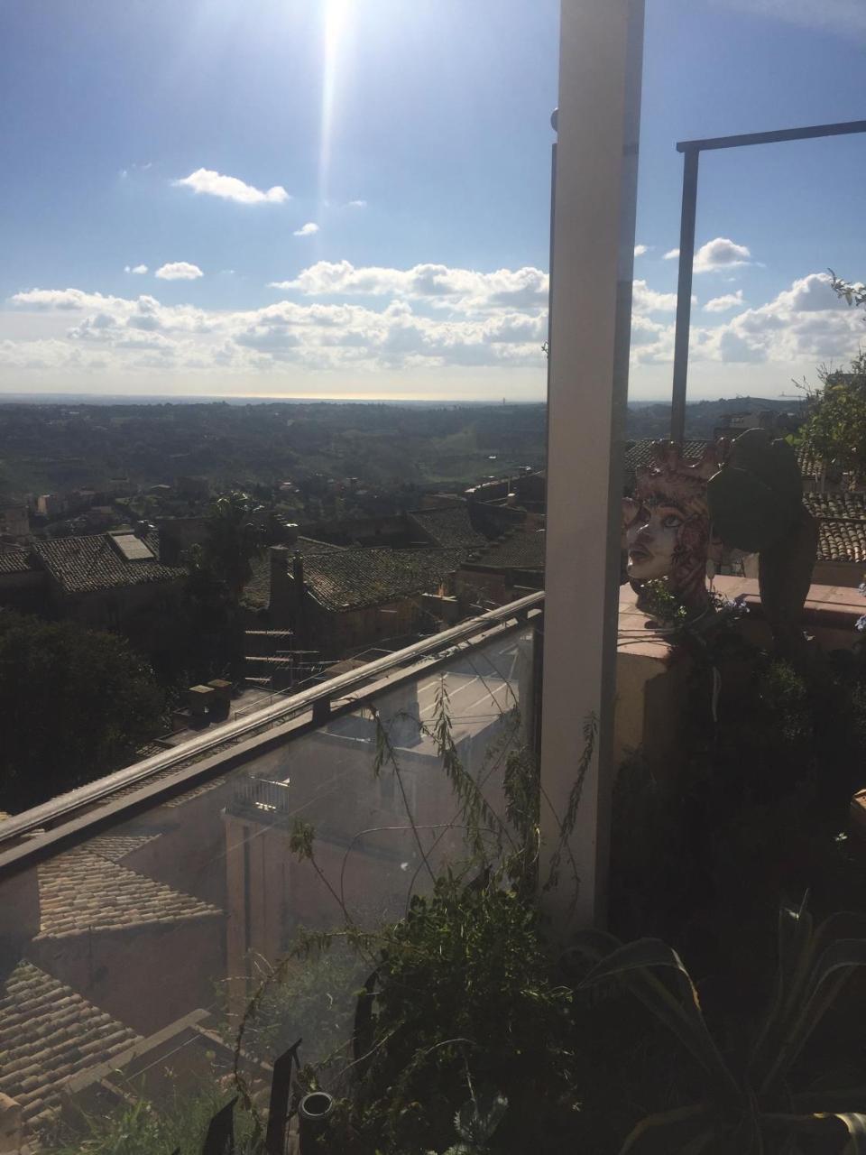 Casa Tipica Siciliana Patronale Home Bedandbreakfast Tremetrisoprailcielo Camere Con Vista, Colazione Interna In Terrazzo Panoramico Caltagirone Eksteriør billede